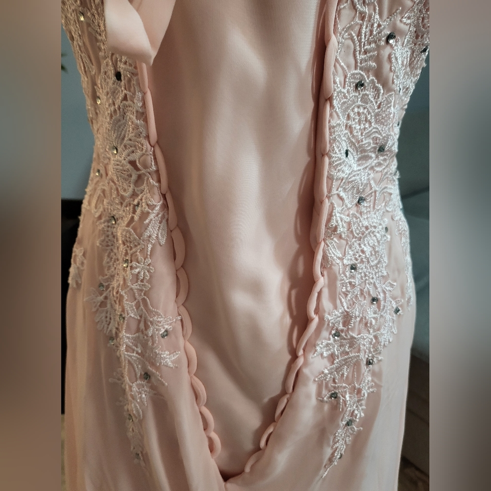 Modest lace bridesmaid dress - Picture 10 of 14